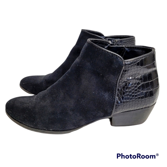 Simply Vera Wang 2 Toned Black Danna Ankle Booties - Picture 1 of 10